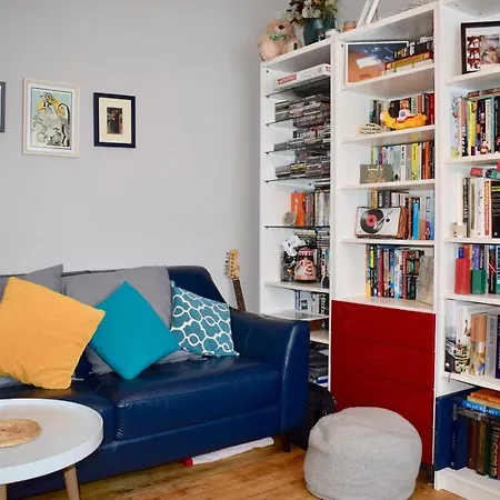 Bright 2 Bedroom House With Large Garden Appartement *