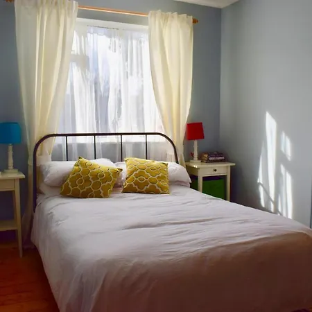 Bright 2 Bedroom House With Large Garden Appartement *
